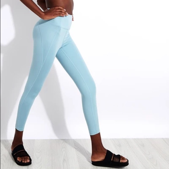 Girlfriend Collective Compressed Cropped Leggings in Sky - Picture 4 of 13